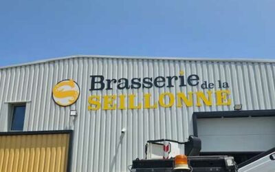 FK Pub Launaguet habille la Brasserie de la Seillonne d’une enseigne publicitaire