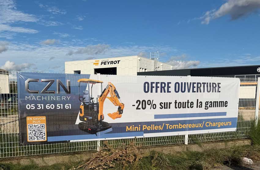 Fabrication et pose d’une bâche publicitaire micro-perforée pour pose sur grillage.